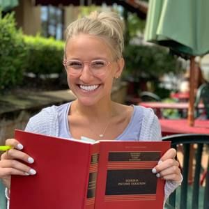 Meet your Posher, Liz